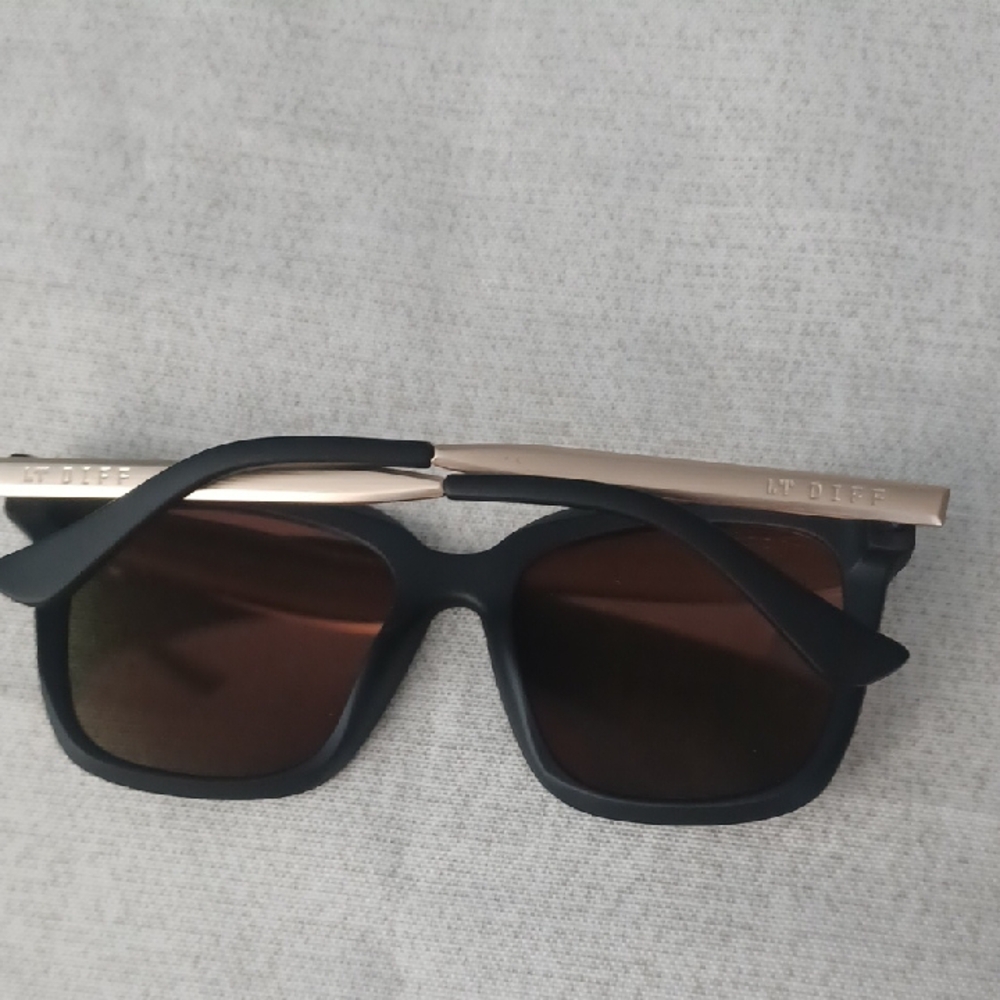 DIFF Eyewear Cat-Eye Sunglasses Black Frame Rose Gold Mirrored Lenses SKU0242 - Picture 11 of 12